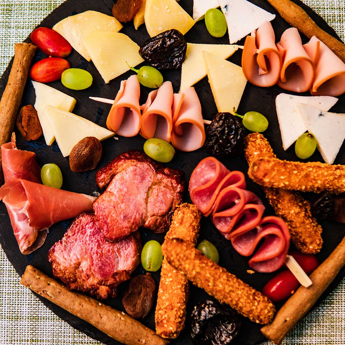 Cheese and meat platter (2 persons)